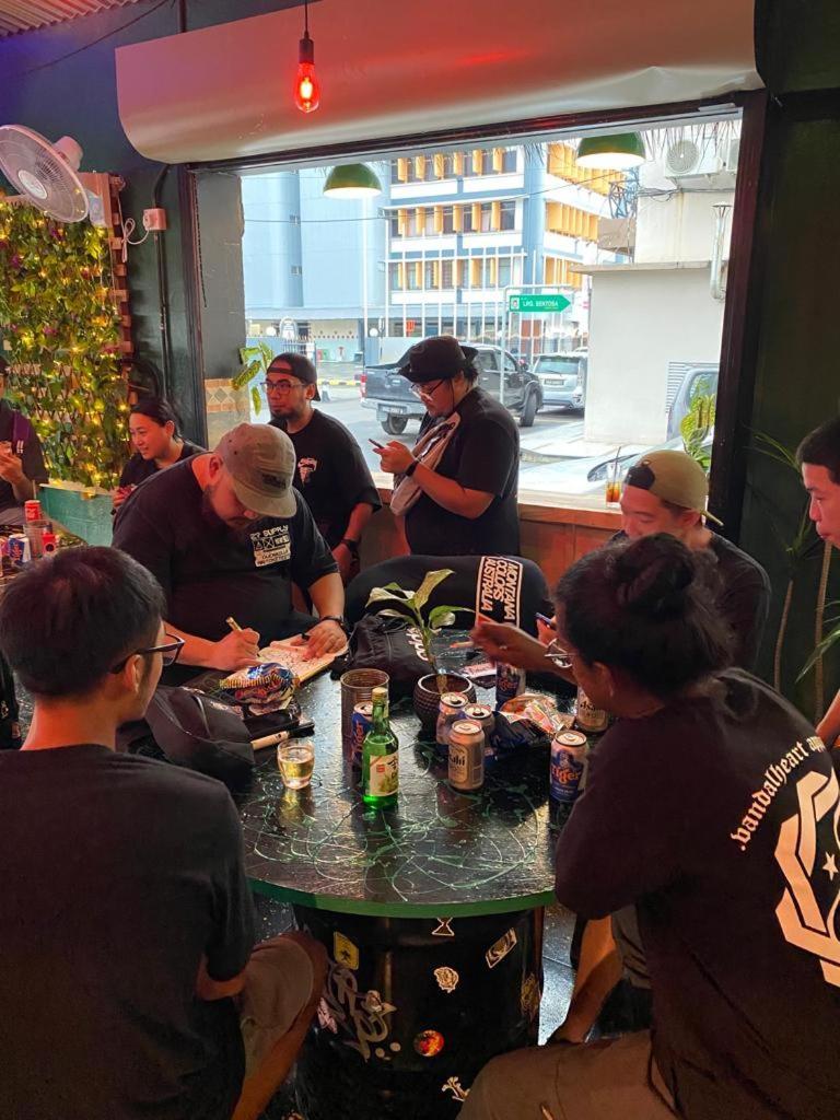 H2 Worldpackers , The Social Hotel Кота Кинабалу Екстериор снимка