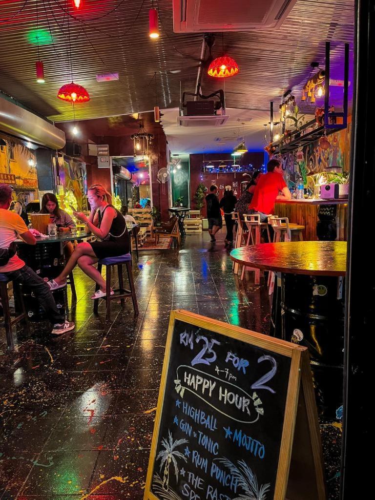H2 Worldpackers , The Social Hotel Кота Кинабалу Екстериор снимка